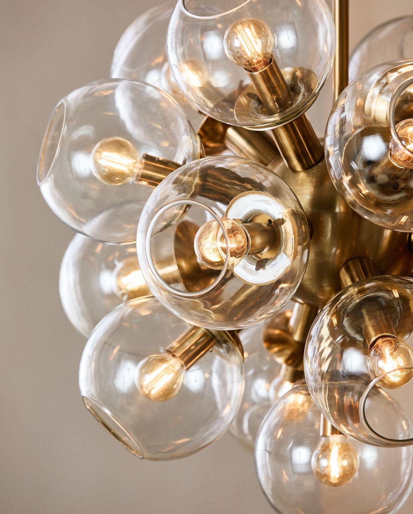 Hängelampe ATOMIC 17 Lichter – goldenes Finish-Hängelampe-Nordal A/S-le canapé