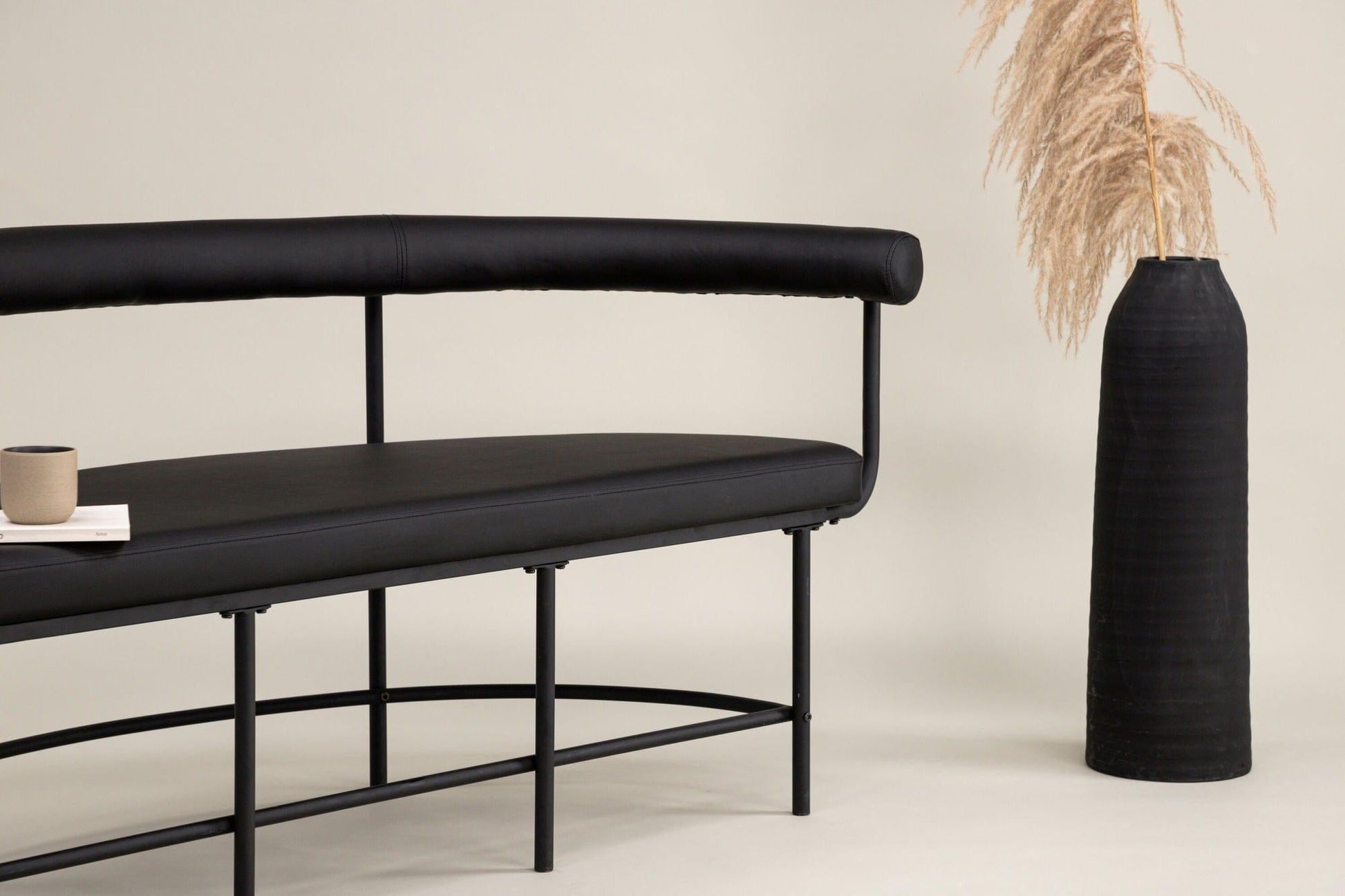 Stallhagen x Josefin Lustig Bank Sofa aus PU - Schwarz-Bänke-Vind-Schwarz-le canapé